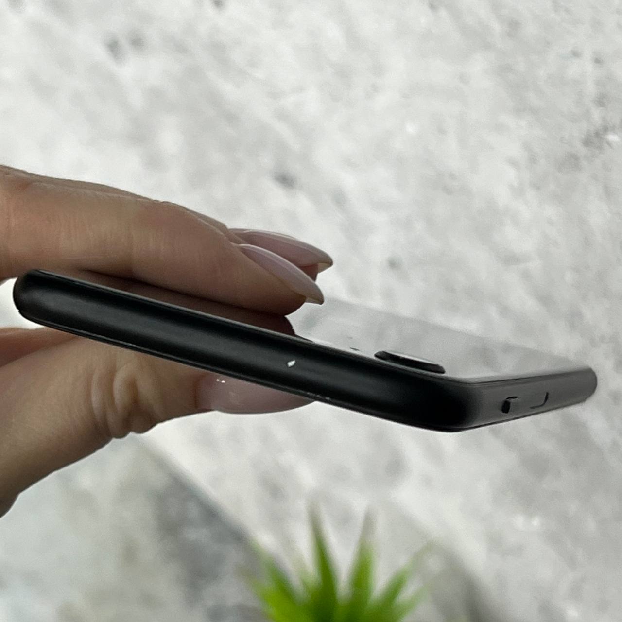 Apple iPhone SE (2-го поколения) 128gb Black